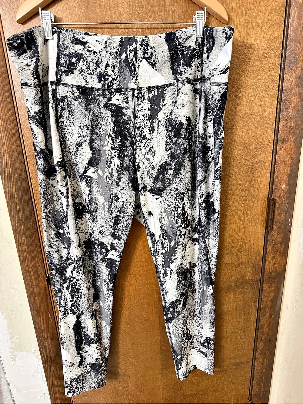Tek Gear DryTek Abstract Athletic Leggings Black & White 3X Short